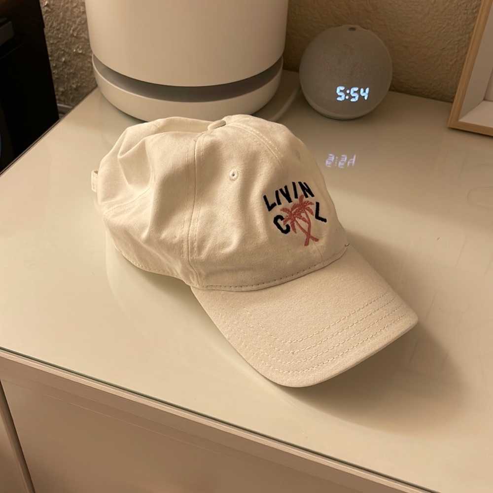 White Livin Cool Palm Trees Hat. Perfect condition. Adjustable Unisex